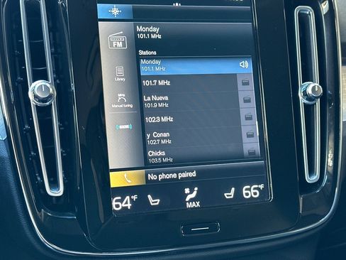 Used 2021 Volvo XC40 T5 Momentum w/ Premium Package image 25