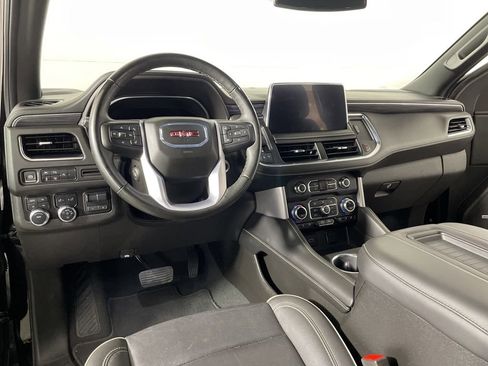 Used 2024 GMC Yukon XL SLT w/ SLT Luxury Package image 8