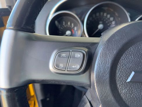 Used 2004 Chevrolet SSR w/ Preferred Equipment Group RWD image 25