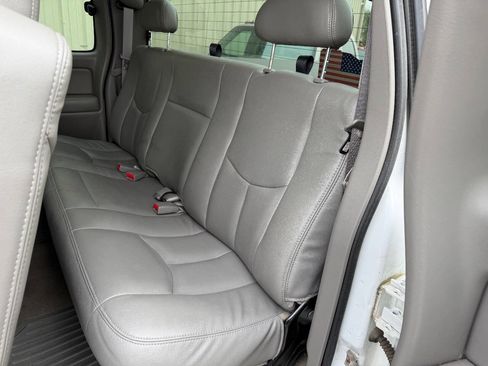 Used 2004 GMC Sierra 3500 SLT w/ Heavy-Duty Power Package image 6