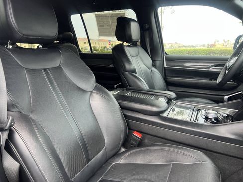 Used 2022 Jeep Wagoneer Series II w/ Premium Group I AWD/4WD image 30