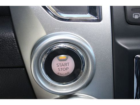 Used 2018 Nissan Titan SL w/ Chrome Package image 24