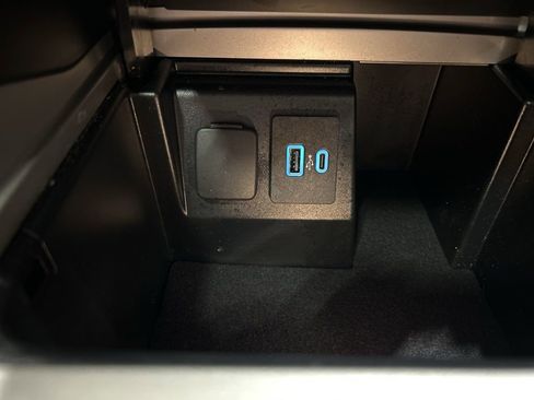 Used 2021 Ford Explorer XLT w/ Equipment Group 202A image 21