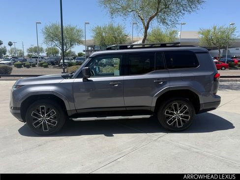 Used 2026 Lexus GX 550 w/ Accessory Package (31) AWD/4WD image 3