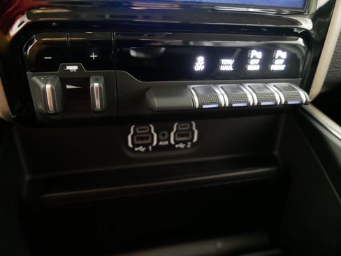 Used 2021 RAM 1500 Laramie AWD/4WD image 29