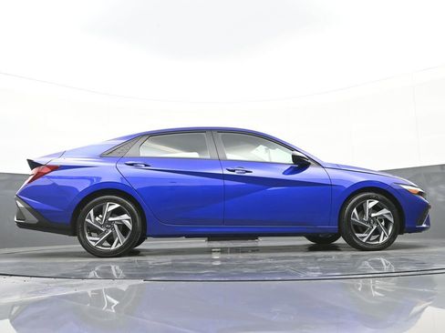 Certified 2025 Hyundai Elantra Sport image 38