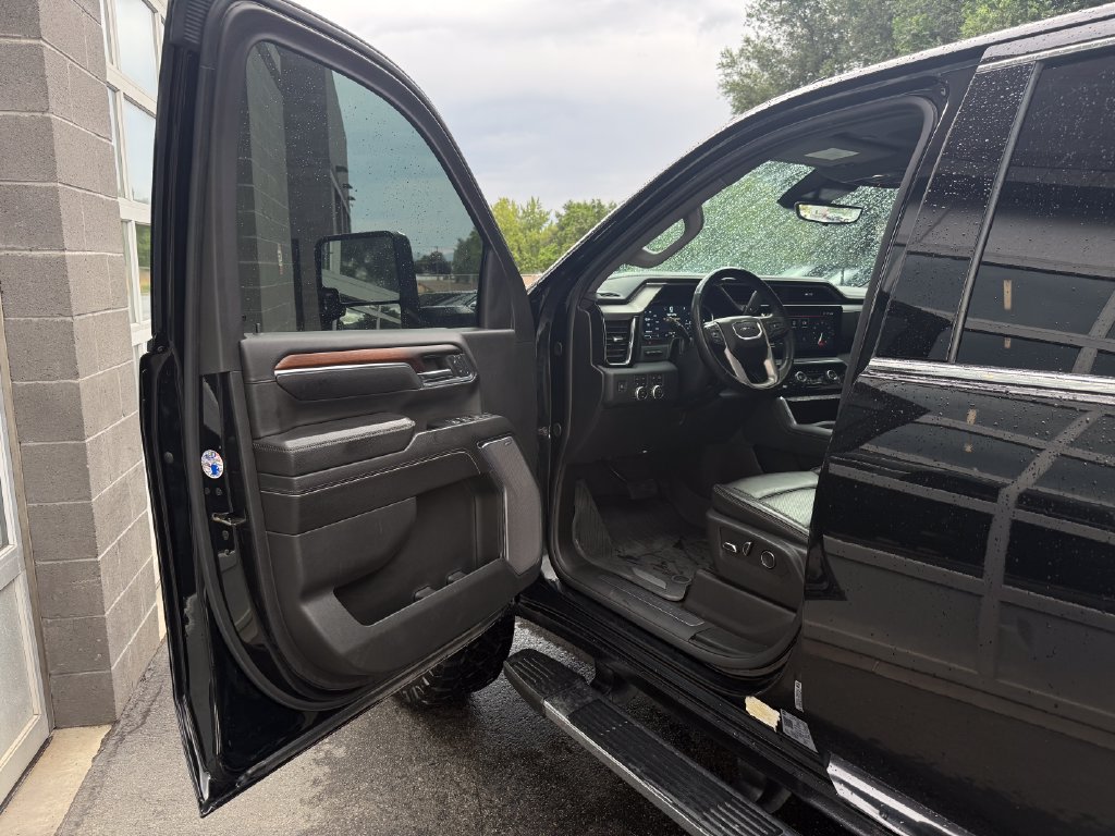 Used 2024 GMC Sierra 3500 Denali w/ Denali Reserve Package AWD/4WD image 19