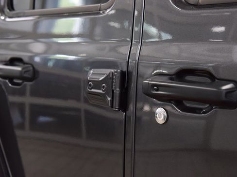 Used 2024 Jeep Wrangler Unlimited Rubicon w/ Convenience Group image 17