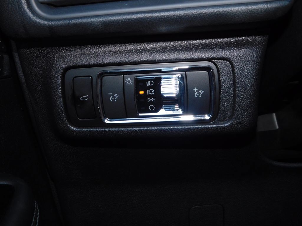 Used 2023 Lincoln Corsair FWD image 27