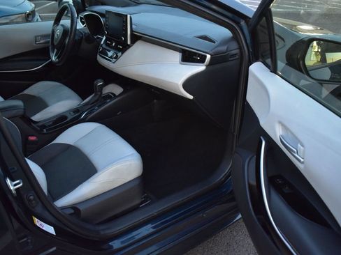 Used 2020 Toyota Corolla XSE FWD image 18