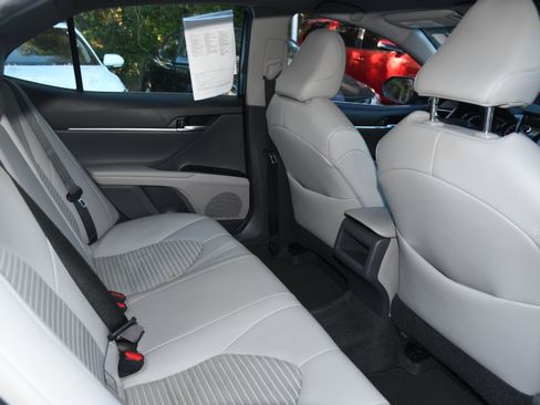 Used 2018 Toyota Camry SE image 17