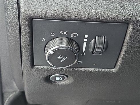 Used 2018 Jeep Grand Cherokee Limited image 29