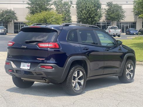 Used 2014 Jeep Cherokee Trailhawk w/ Comfort/Convenience Group AWD/4WD image 3