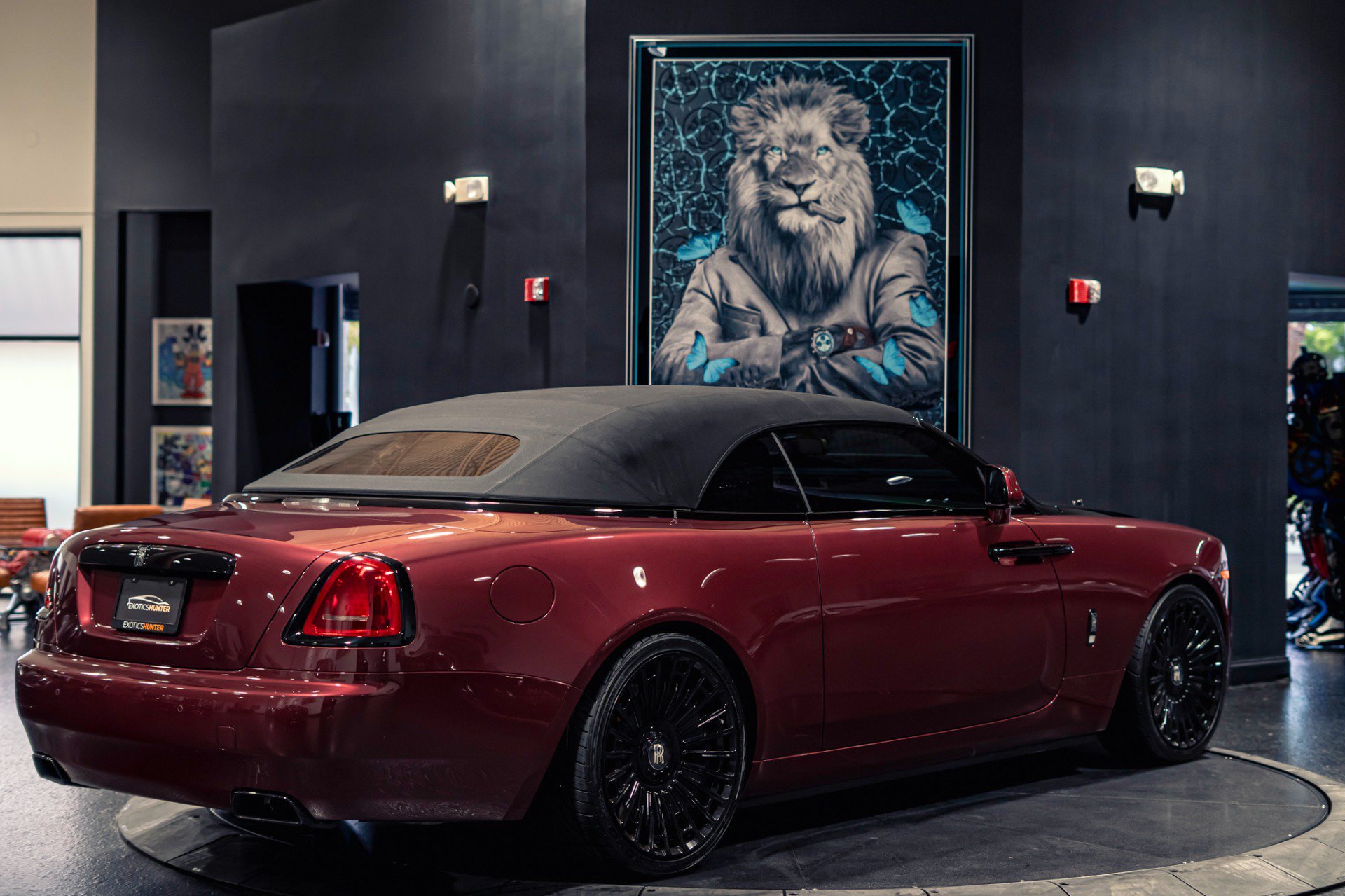 Used 2019 Rolls-Royce Dawn RWD image 35