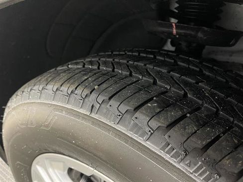 Used 2024 GMC Terrain SLE w/ Driver Convenience Package image 15