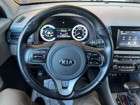 Used 2019 Kia Niro LX image 2
