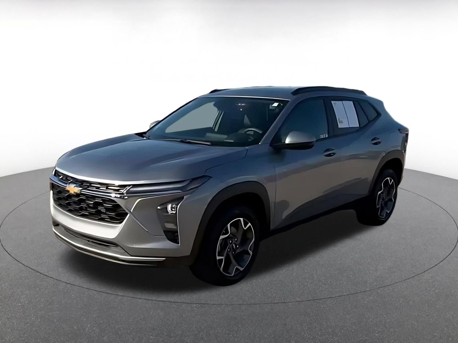 Used 2025 Chevrolet Trax LT FWD image 6