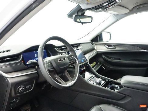 Certified 2023 Jeep Grand Cherokee Limited w/ Black Appearance Package image 23