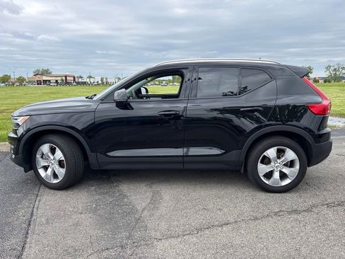 Used 2022 Volvo XC40 T5 Momentum AWD/4WD image 6