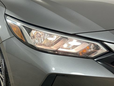 Used 2022 Nissan Sentra SV FWD image 9