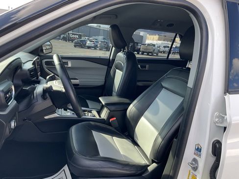 Used 2023 Ford Explorer XLT w/ Equipment Group 202A image 12