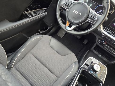 Used 2022 Kia Niro EX FWD image 31
