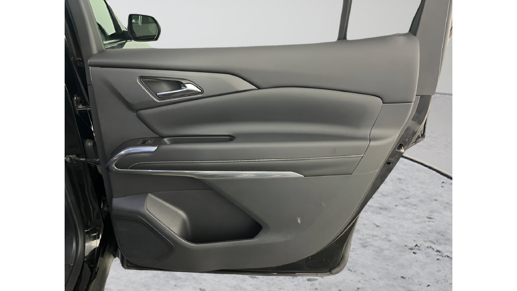 Used 2024 Chevrolet Traverse LT AWD/4WD image 14