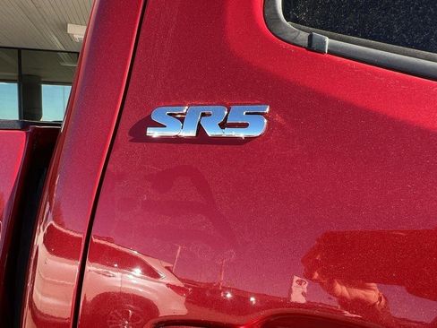 Used 2016 Toyota Tacoma SR5 image 8