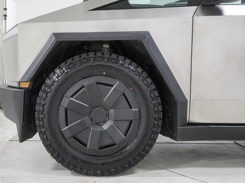 Used 2025 Tesla Cybertruck AWD Crew Cab image 21