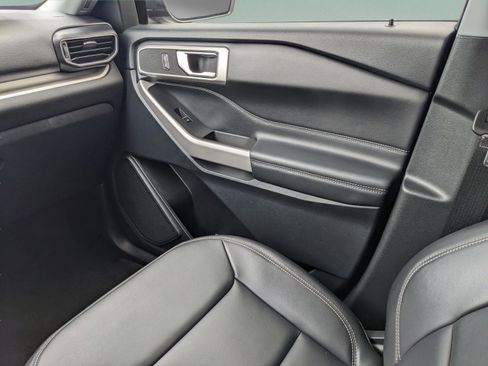 Used 2023 Ford Explorer XLT w/ Equipment Group 202A RWD image 16