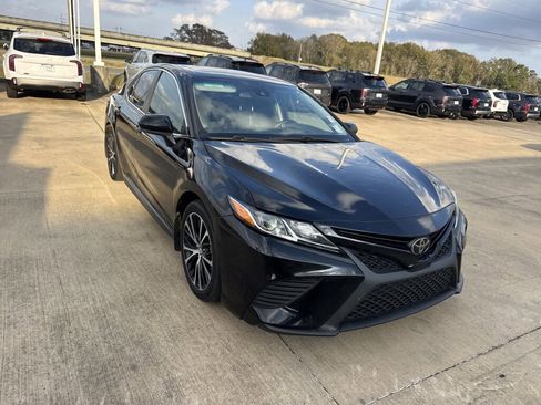 Used 2020 Toyota Camry SE image 8