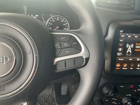 Used 2023 Jeep Renegade Latitude image 26