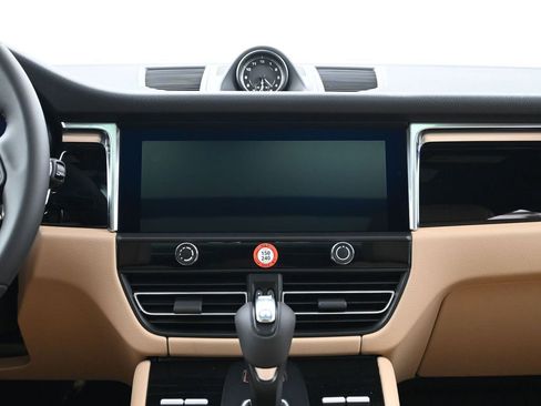 Used 2026 Porsche Macan image 11