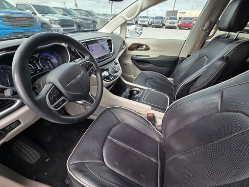 Used 2022 Chrysler Pacifica Limited FWD image 10