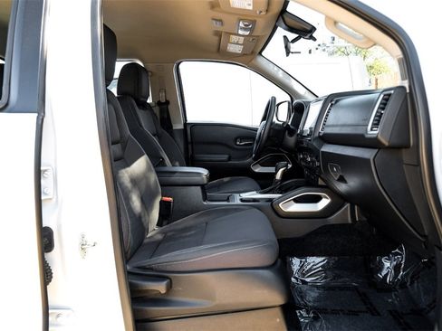 Used 2022 Nissan Frontier SV image 32