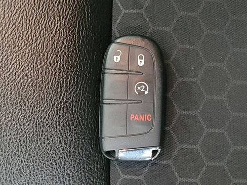Used 2018 Jeep Compass Latitude w/ Cold Weather Group AWD/4WD image 32