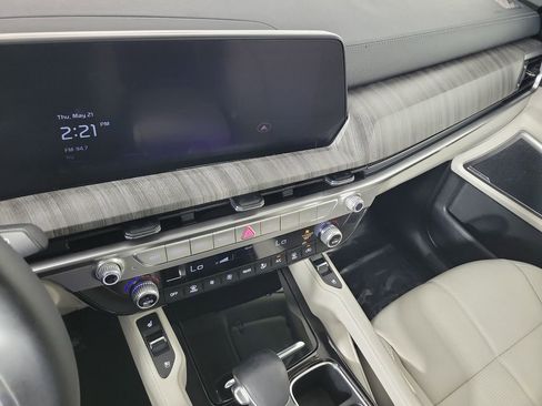Used 2024 Kia Telluride EX w/ EX Captain's Chair Package FWD image 15