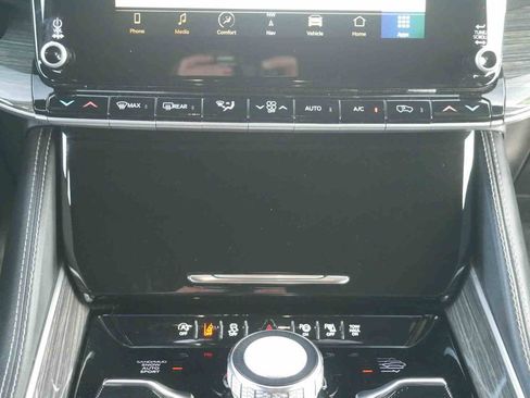 Certified 2022 Jeep Wagoneer Series II w/ Convenience Group I AWD/4WD image 8