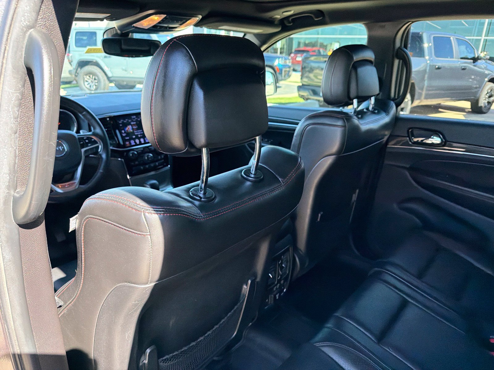 Used 2020 Jeep Grand Cherokee Trailhawk w/ Trailhawk Luxury Group AWD/4WD image 17