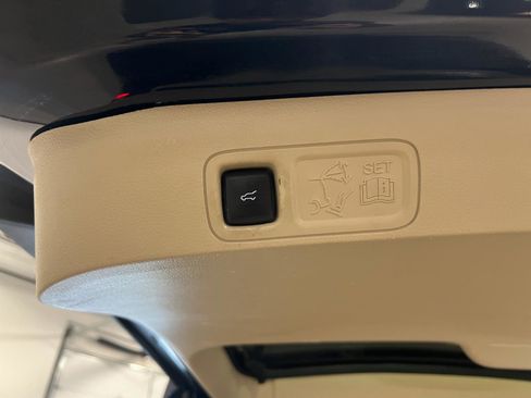 Used 2018 Lincoln Navigator Reserve w/ Technology Package image 38