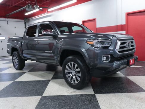 Used 2021 Toyota Tacoma Limited RWD image 2