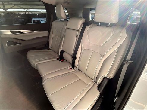 New 2026 INFINITI QX60 Luxe w/ Family Package image 10