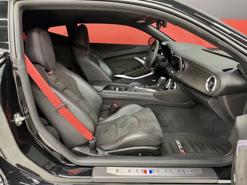 Used 2018 Chevrolet Camaro ZL1 RWD image 40