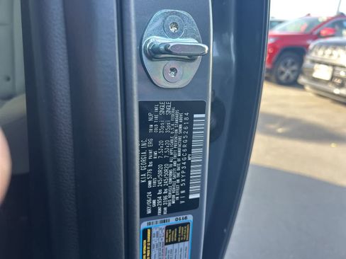 Used 2024 Kia Telluride EX w/ EX Captain's Chair Package image 40