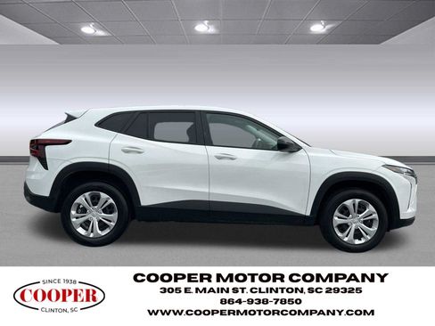 Used 2025 Chevrolet Trax LS FWD image 6