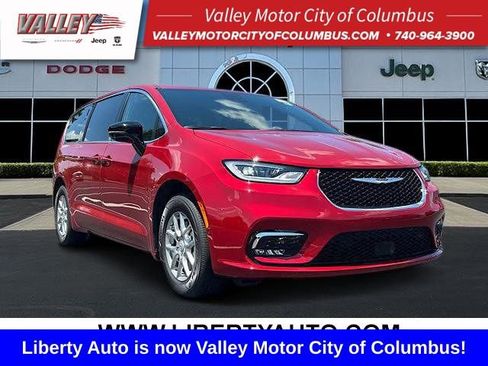 New 2025 Chrysler Pacifica Select image 1