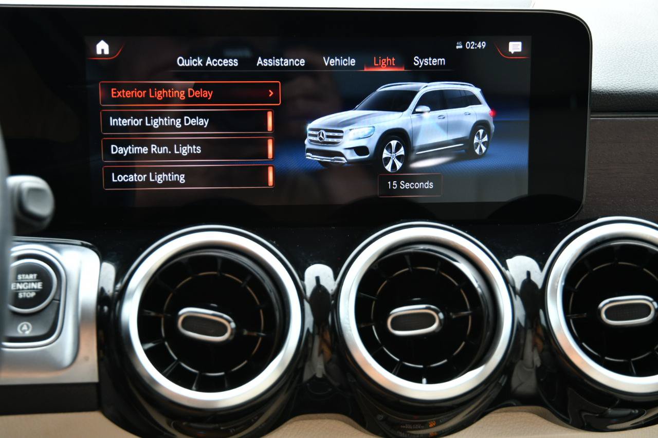 Used 2022 Mercedes-Benz GLB 250 w/ Premium Package image 26