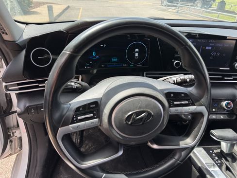 Used 2022 Hyundai Elantra SEL w/ Convenience Package FWD image 23