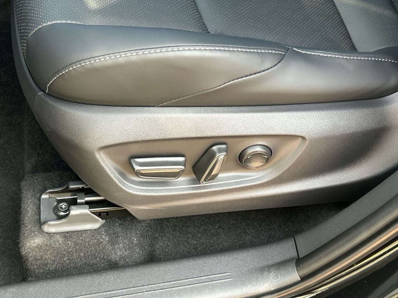 New 2026 Subaru Solterra AWD/4WD image 16