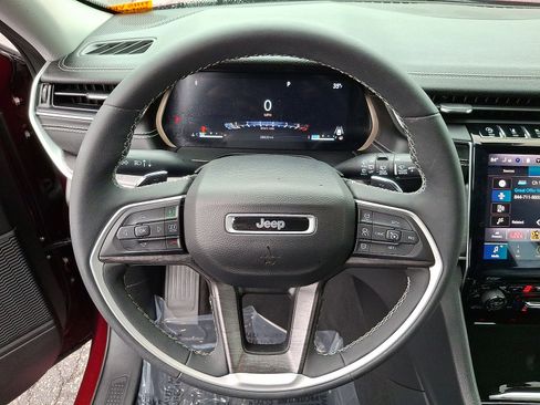 Used 2023 Jeep Grand Cherokee Limited w/ Luxury Tech Group II AWD/4WD image 16